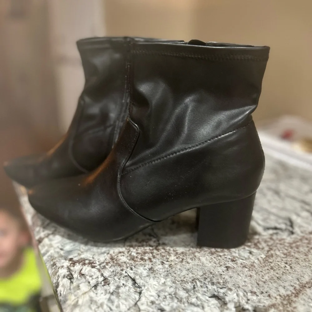 Black high heel boots - Picture 2 of 5